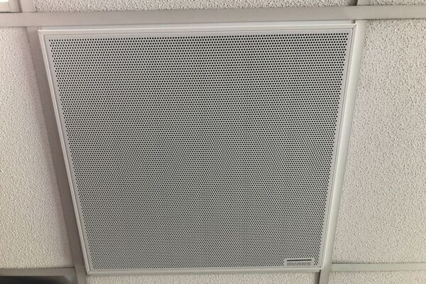 White 2¿ x 2¿ tile mounted in the ceiling to provide microphone coverage over student seating