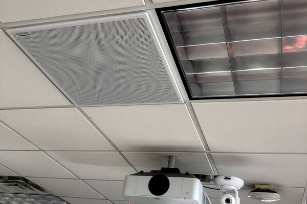 White 2¿ x 2¿ tile mounted in the ceiling to provide microphone coverage over student seating